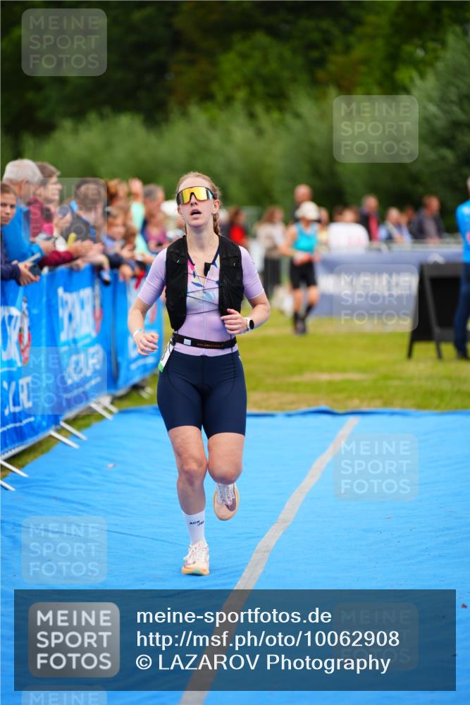 30.08.2026 - Elbe Triathlon Hamburg LAZAROV Photography http://msf.ph/oto/10062908 30.08.2026 11:51:09 Ziel 833, 1293 meine-sportfotos.de