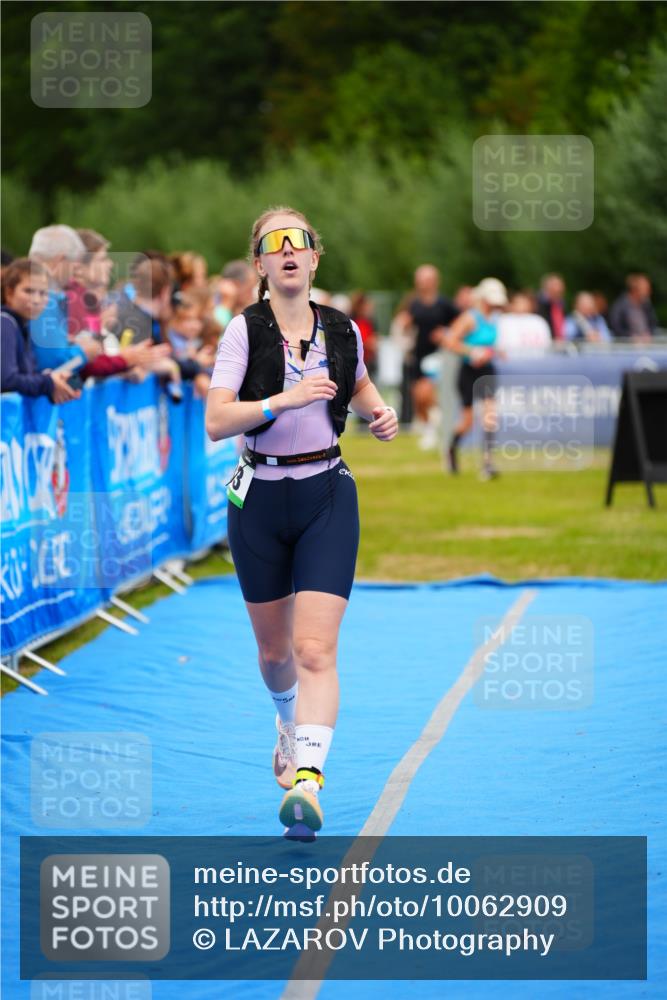 30.08.2026 - Elbe Triathlon Hamburg LAZAROV Photography http://msf.ph/oto/10062909 30.08.2026 11:51:09 Ziel 833, 1293 meine-sportfotos.de