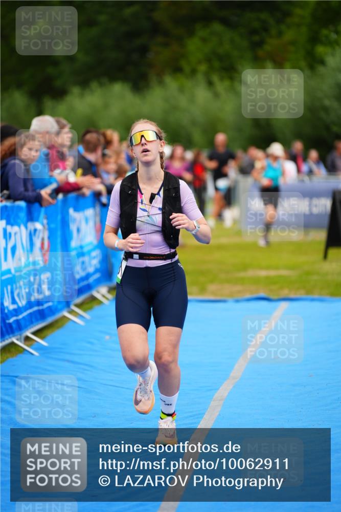 30.08.2026 - Elbe Triathlon Hamburg LAZAROV Photography http://msf.ph/oto/10062911 30.08.2026 11:51:09 Ziel 833, 1293 meine-sportfotos.de