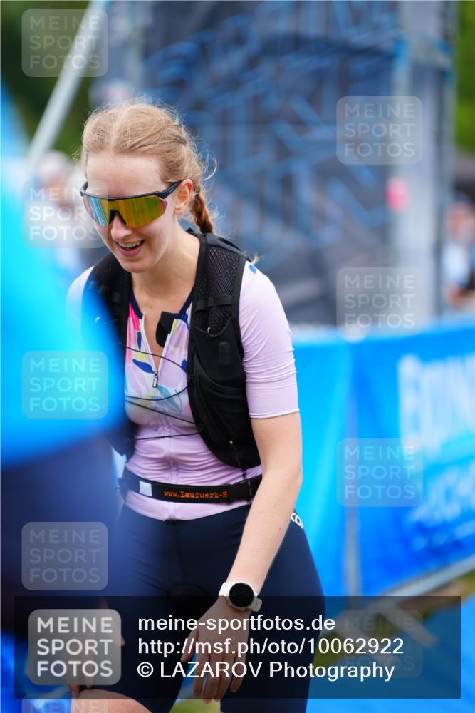 30.08.2026 - Elbe Triathlon Hamburg LAZAROV Photography http://msf.ph/oto/10062922 30.08.2026 11:51:14 Ziel 944, 1288 meine-sportfotos.de