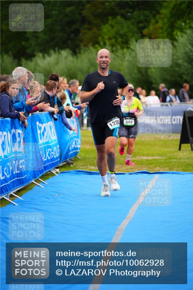 30.08.2026 - Elbe Triathlon Hamburg LAZAROV Photography http://msf.ph/oto/10062928 30.08.2026 11:51:18 Ziel 944, 1288 meine-sportfotos.de