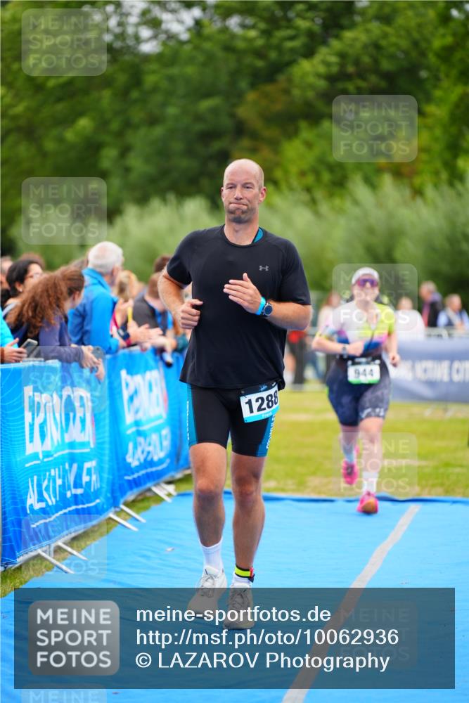 30.08.2026 - Elbe Triathlon Hamburg LAZAROV Photography http://msf.ph/oto/10062936 30.08.2026 11:51:20 Ziel 944, 1288, 1347 meine-sportfotos.de