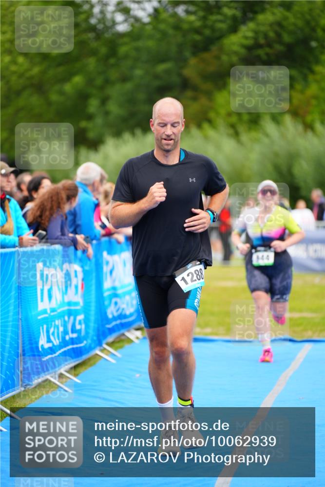 30.08.2026 - Elbe Triathlon Hamburg LAZAROV Photography http://msf.ph/oto/10062939 30.08.2026 11:51:20 Ziel 944, 1288, 1347 meine-sportfotos.de