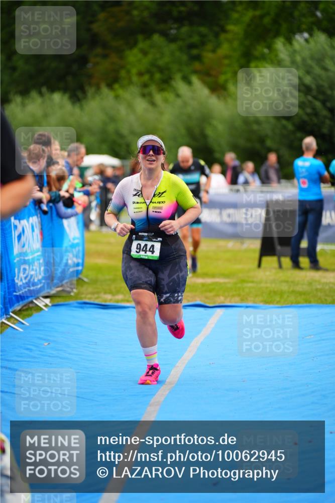 30.08.2026 - Elbe Triathlon Hamburg LAZAROV Photography http://msf.ph/oto/10062945 30.08.2026 11:51:21 Ziel 944, 1288, 1347 meine-sportfotos.de