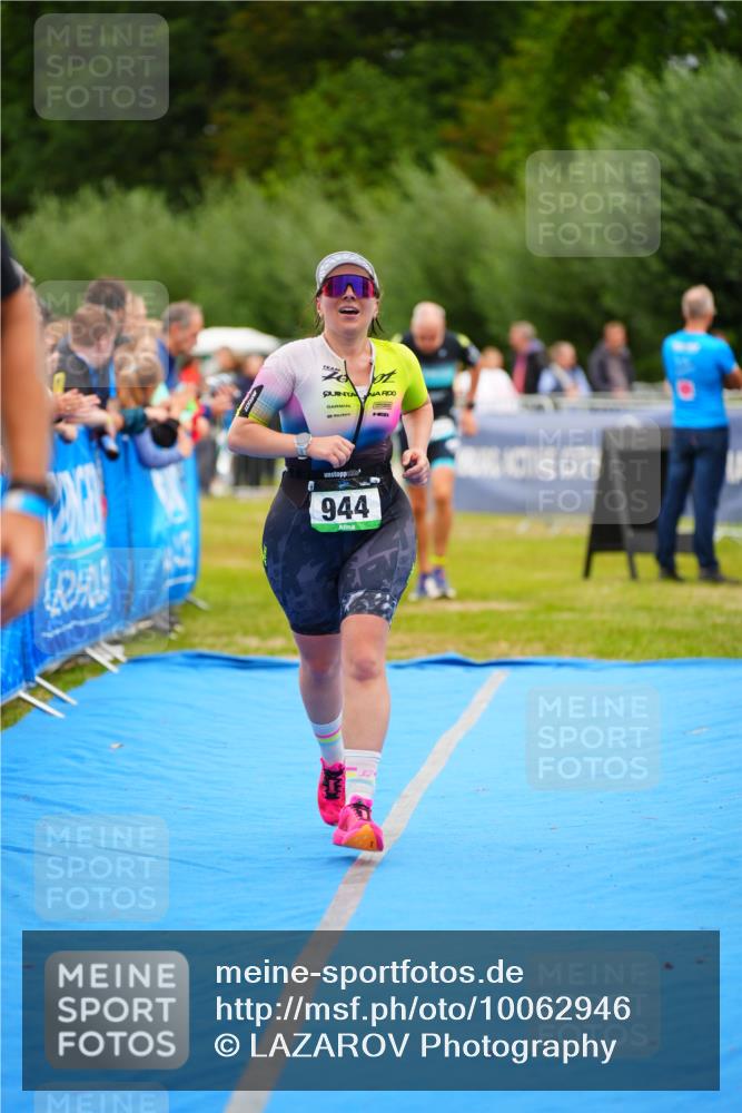 30.08.2026 - Elbe Triathlon Hamburg LAZAROV Photography http://msf.ph/oto/10062946 30.08.2026 11:51:22 Ziel 944, 1288, 1347 meine-sportfotos.de