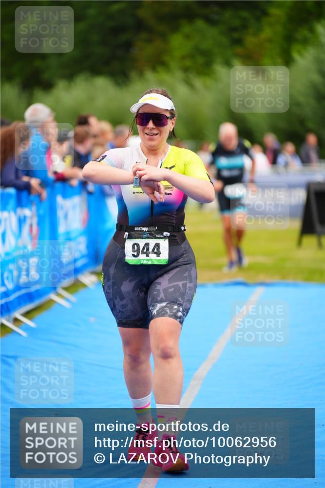 30.08.2026 - Elbe Triathlon Hamburg LAZAROV Photography http://msf.ph/oto/10062956 30.08.2026 11:51:23 Ziel 944, 1288, 1347 meine-sportfotos.de