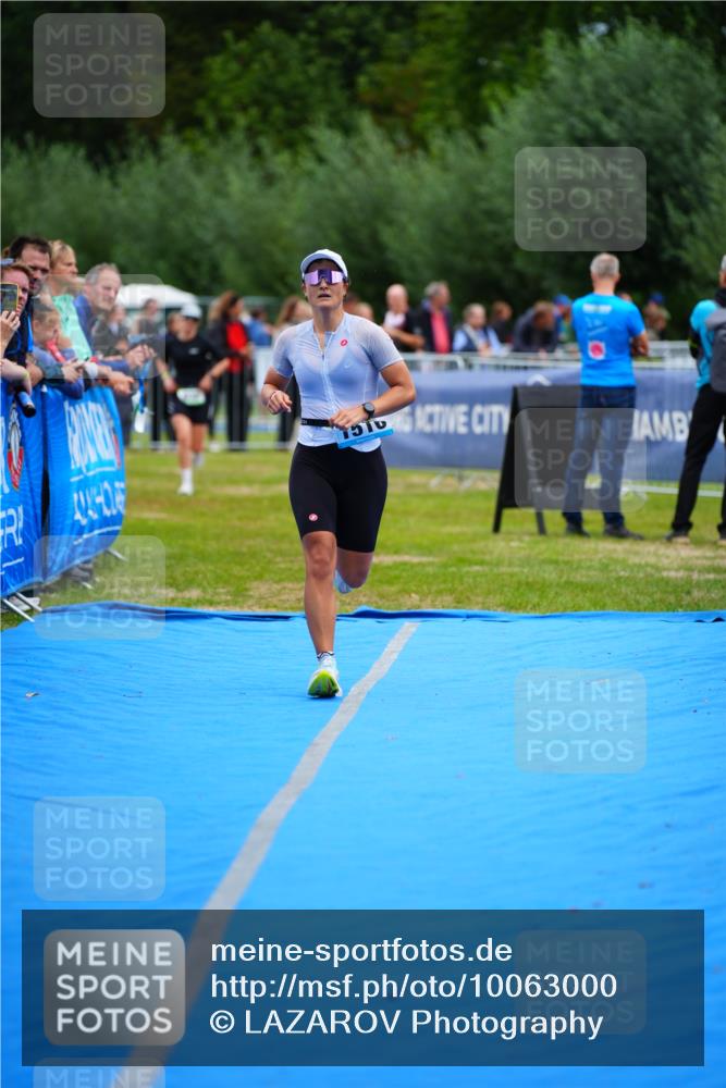 30.08.2026 - Elbe Triathlon Hamburg LAZAROV Photography http://msf.ph/oto/10063000 30.08.2026 11:51:44 Ziel 932, 1332, 1516 meine-sportfotos.de