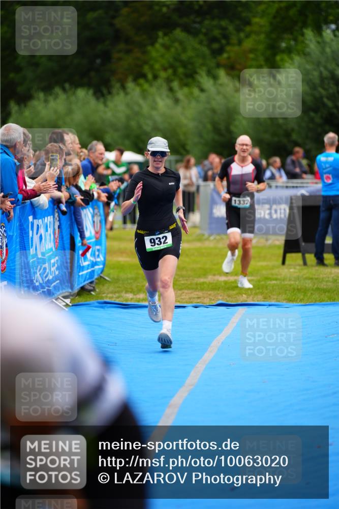 30.08.2026 - Elbe Triathlon Hamburg LAZAROV Photography http://msf.ph/oto/10063020 30.08.2026 11:51:49 Ziel 932, 1262, 1332, 1516 meine-sportfotos.de