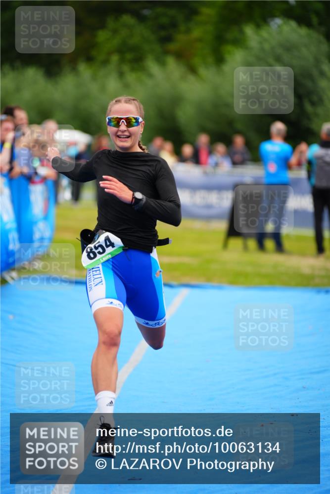 30.08.2026 - Elbe Triathlon Hamburg LAZAROV Photography http://msf.ph/oto/10063134 30.08.2026 11:52:34 Ziel 854 meine-sportfotos.de