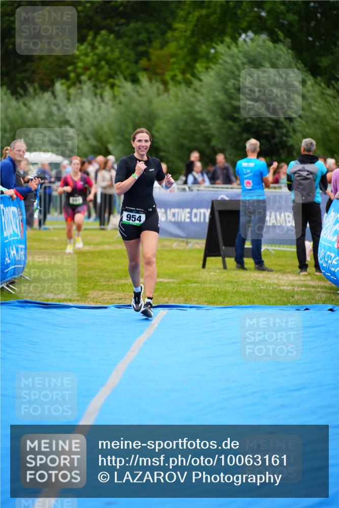 30.08.2026 - Elbe Triathlon Hamburg LAZAROV Photography http://msf.ph/oto/10063161 30.08.2026 11:53:20 Ziel 891, 954 meine-sportfotos.de