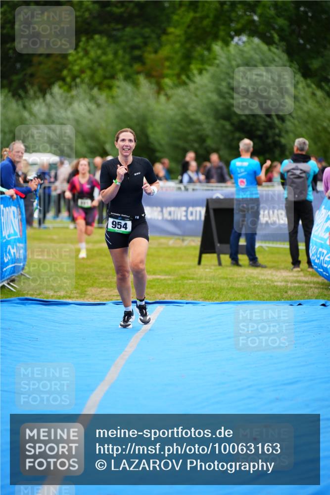 30.08.2026 - Elbe Triathlon Hamburg LAZAROV Photography http://msf.ph/oto/10063163 30.08.2026 11:53:21 Ziel 891, 954 meine-sportfotos.de