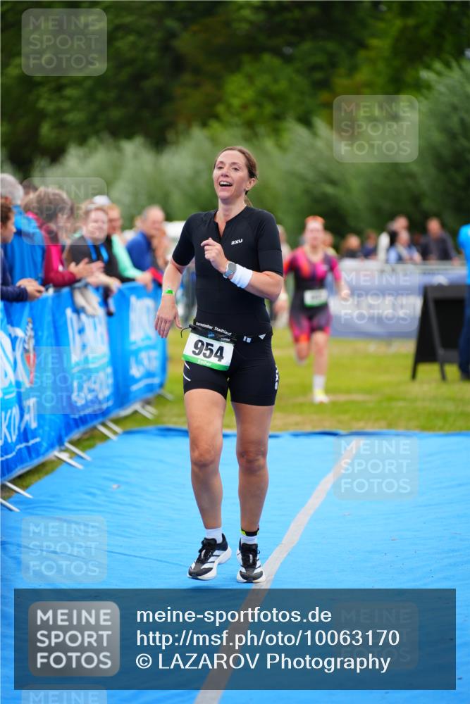 30.08.2026 - Elbe Triathlon Hamburg LAZAROV Photography http://msf.ph/oto/10063170 30.08.2026 11:53:23 Ziel 891, 902, 954 meine-sportfotos.de
