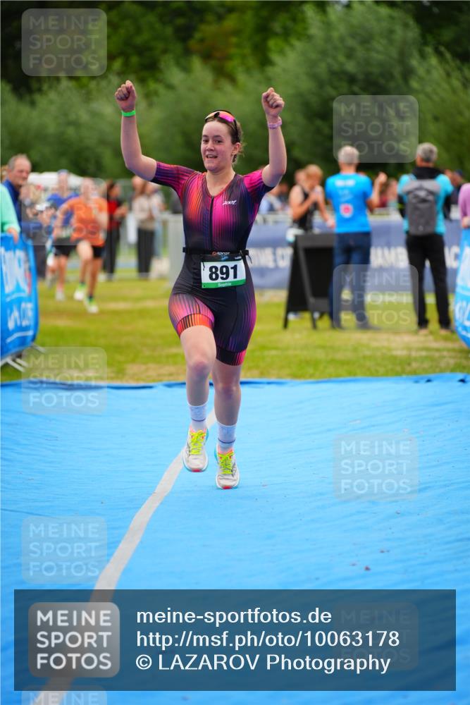 30.08.2026 - Elbe Triathlon Hamburg LAZAROV Photography http://msf.ph/oto/10063178 30.08.2026 11:53:26 Ziel 876, 891, 902, 954 meine-sportfotos.de