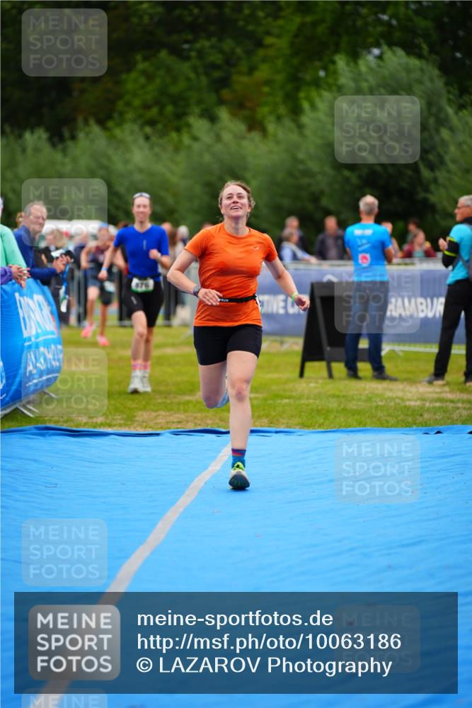 30.08.2026 - Elbe Triathlon Hamburg LAZAROV Photography http://msf.ph/oto/10063186 30.08.2026 11:53:29 Ziel 876, 891, 902, 1426 meine-sportfotos.de