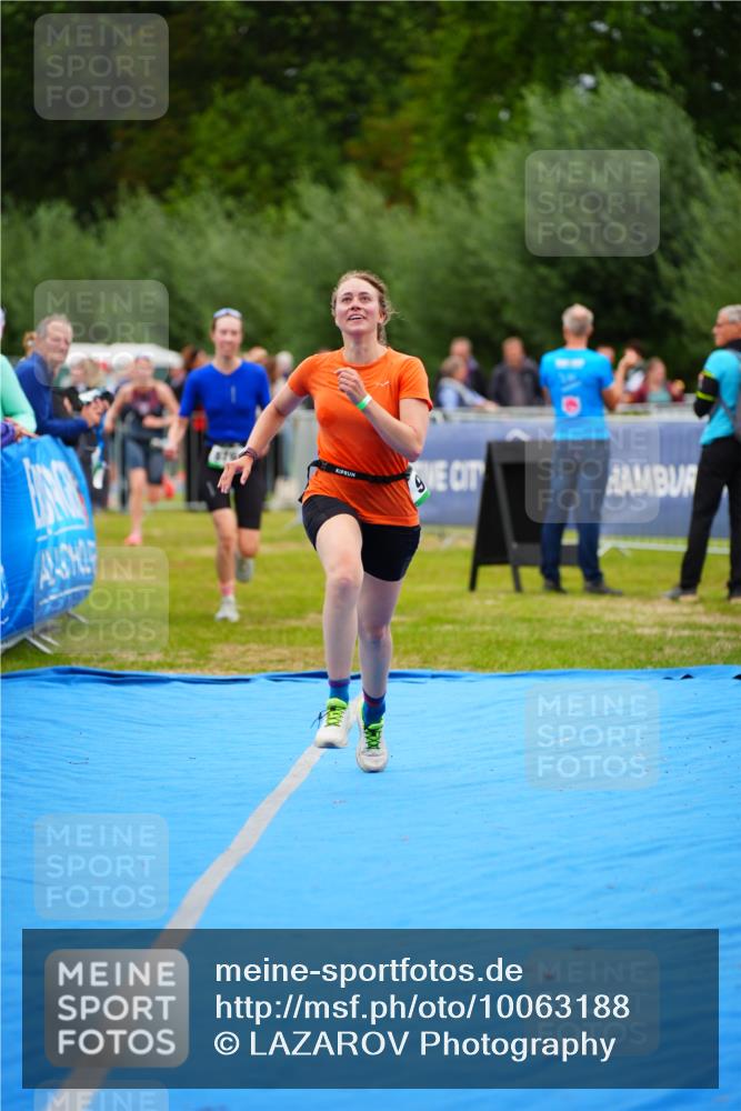 30.08.2026 - Elbe Triathlon Hamburg LAZAROV Photography http://msf.ph/oto/10063188 30.08.2026 11:53:30 Ziel 876, 891, 902, 1426 meine-sportfotos.de