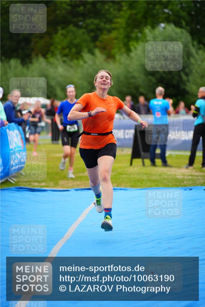 30.08.2026 - Elbe Triathlon Hamburg LAZAROV Photography http://msf.ph/oto/10063190 30.08.2026 11:53:30 Ziel 876, 891, 902, 1426 meine-sportfotos.de
