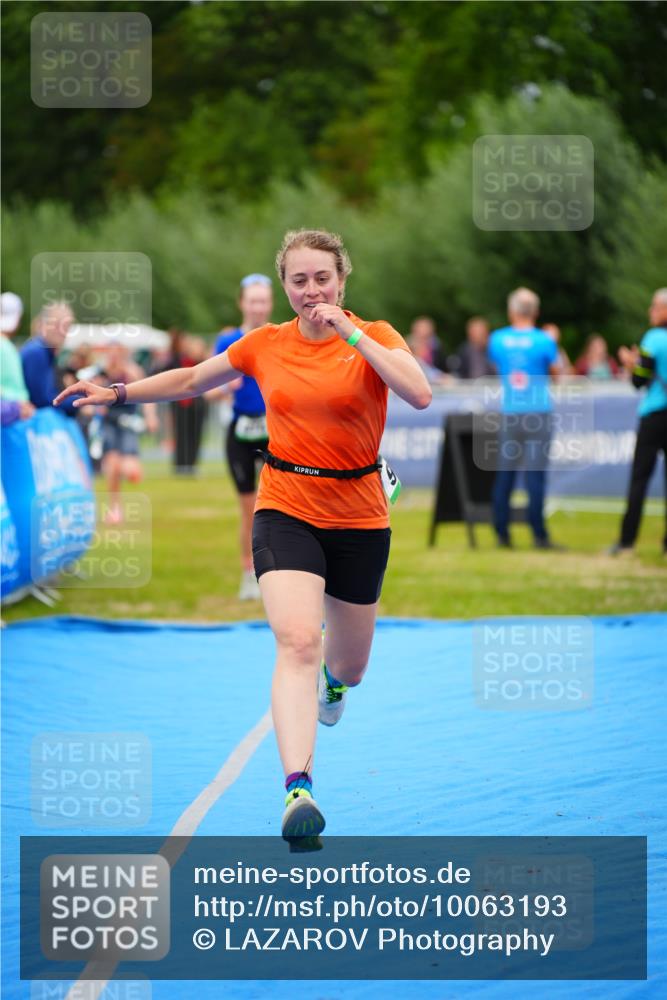 30.08.2026 - Elbe Triathlon Hamburg LAZAROV Photography http://msf.ph/oto/10063193 30.08.2026 11:53:30 Ziel 876, 891, 902, 1426 meine-sportfotos.de