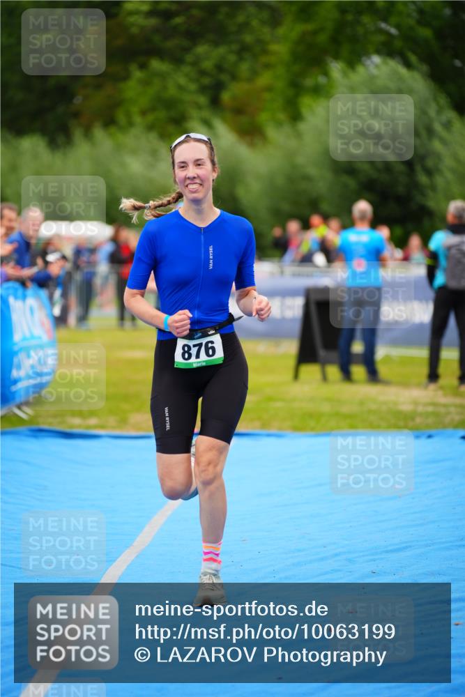 30.08.2026 - Elbe Triathlon Hamburg LAZAROV Photography http://msf.ph/oto/10063199 30.08.2026 11:53:33 Ziel 876, 902, 1426 meine-sportfotos.de