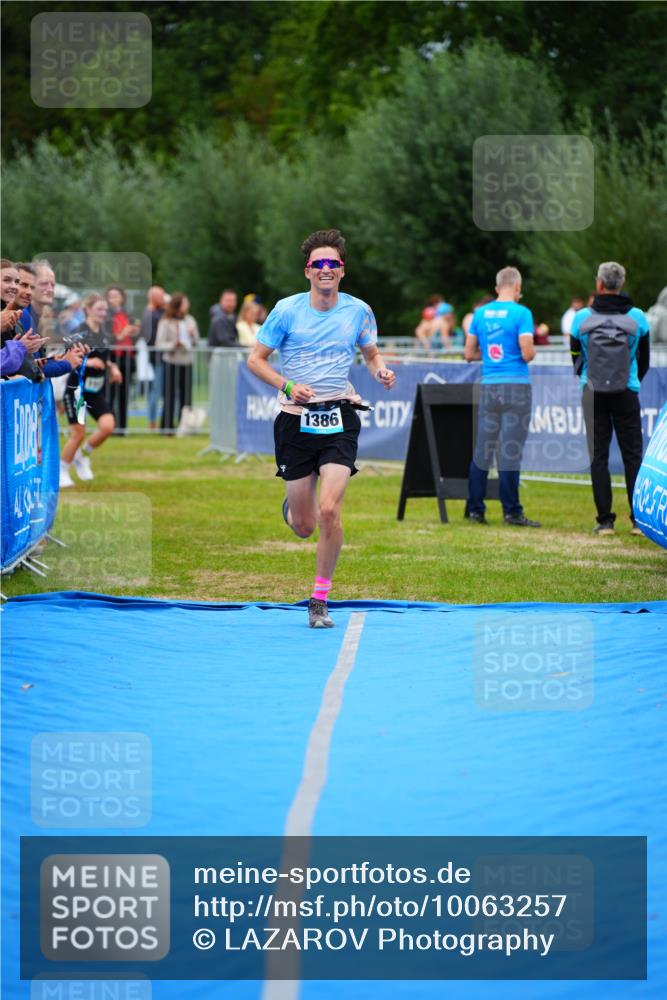 30.08.2026 - Elbe Triathlon Hamburg LAZAROV Photography http://msf.ph/oto/10063257 30.08.2026 11:54:11 Ziel 1386 meine-sportfotos.de