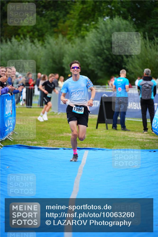 30.08.2026 - Elbe Triathlon Hamburg LAZAROV Photography http://msf.ph/oto/10063260 30.08.2026 11:54:11 Ziel 1386 meine-sportfotos.de