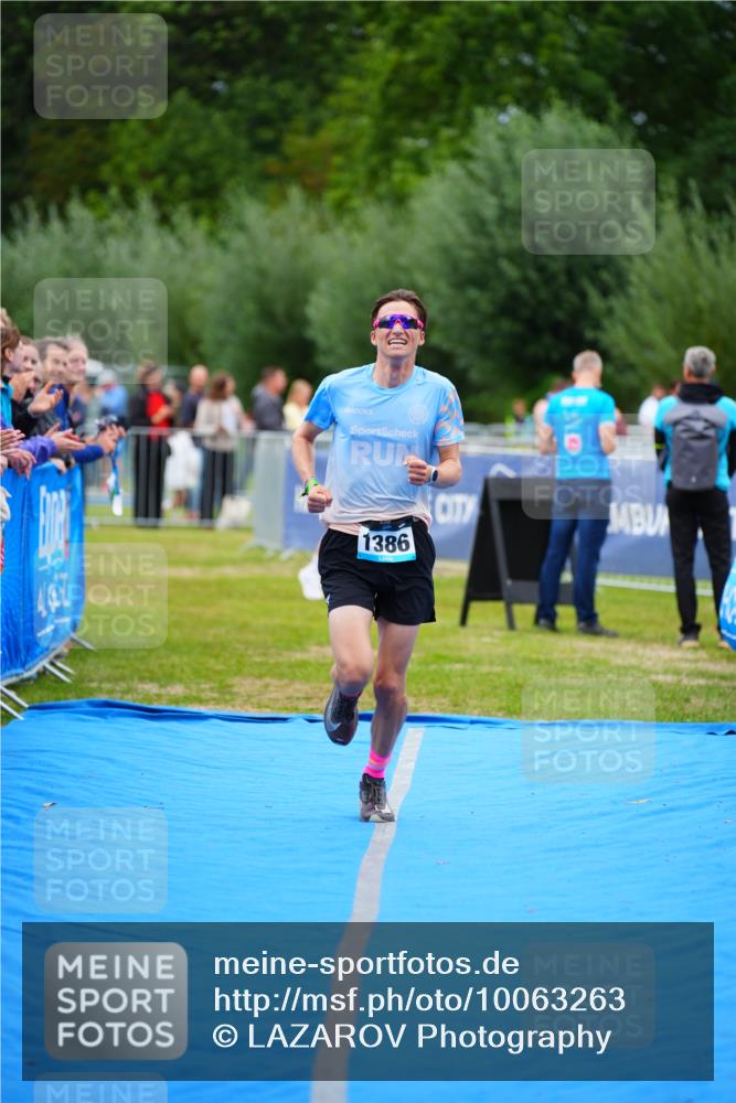 30.08.2026 - Elbe Triathlon Hamburg LAZAROV Photography http://msf.ph/oto/10063263 30.08.2026 11:54:11 Ziel 1386 meine-sportfotos.de