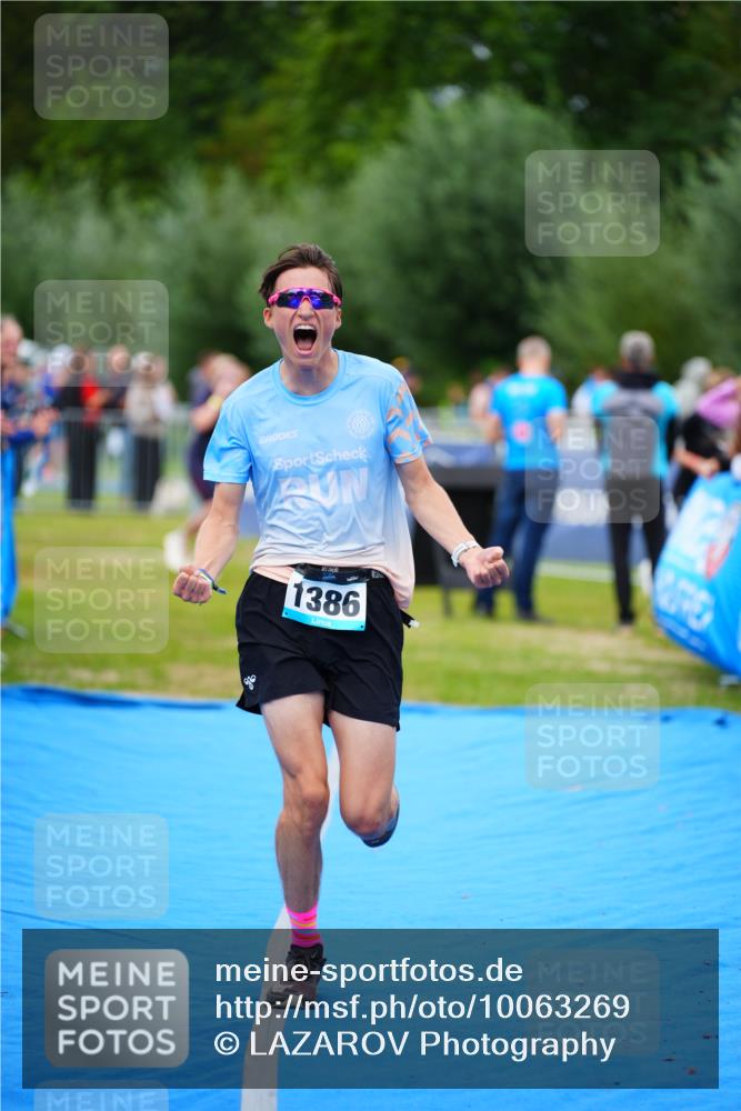 30.08.2026 - Elbe Triathlon Hamburg LAZAROV Photography http://msf.ph/oto/10063269 30.08.2026 11:54:12 Ziel 1386 meine-sportfotos.de