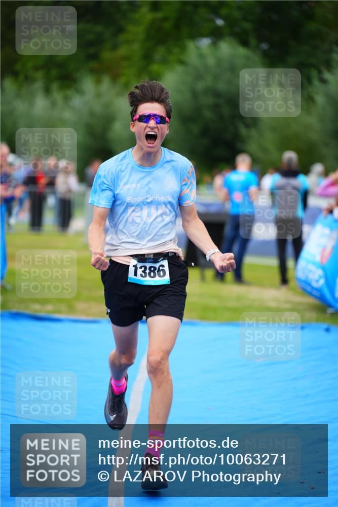 30.08.2026 - Elbe Triathlon Hamburg LAZAROV Photography http://msf.ph/oto/10063271 30.08.2026 11:54:13 Ziel 1386 meine-sportfotos.de