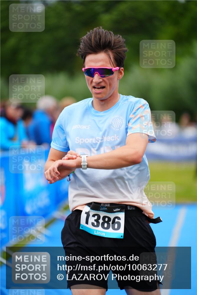 30.08.2026 - Elbe Triathlon Hamburg LAZAROV Photography http://msf.ph/oto/10063277 30.08.2026 11:54:14 Ziel 1386 meine-sportfotos.de