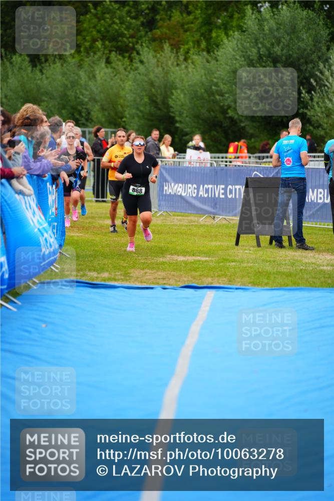 30.08.2026 - Elbe Triathlon Hamburg LAZAROV Photography http://msf.ph/oto/10063278 30.08.2026 11:54:23 Ziel 888, 1378, 1387 meine-sportfotos.de
