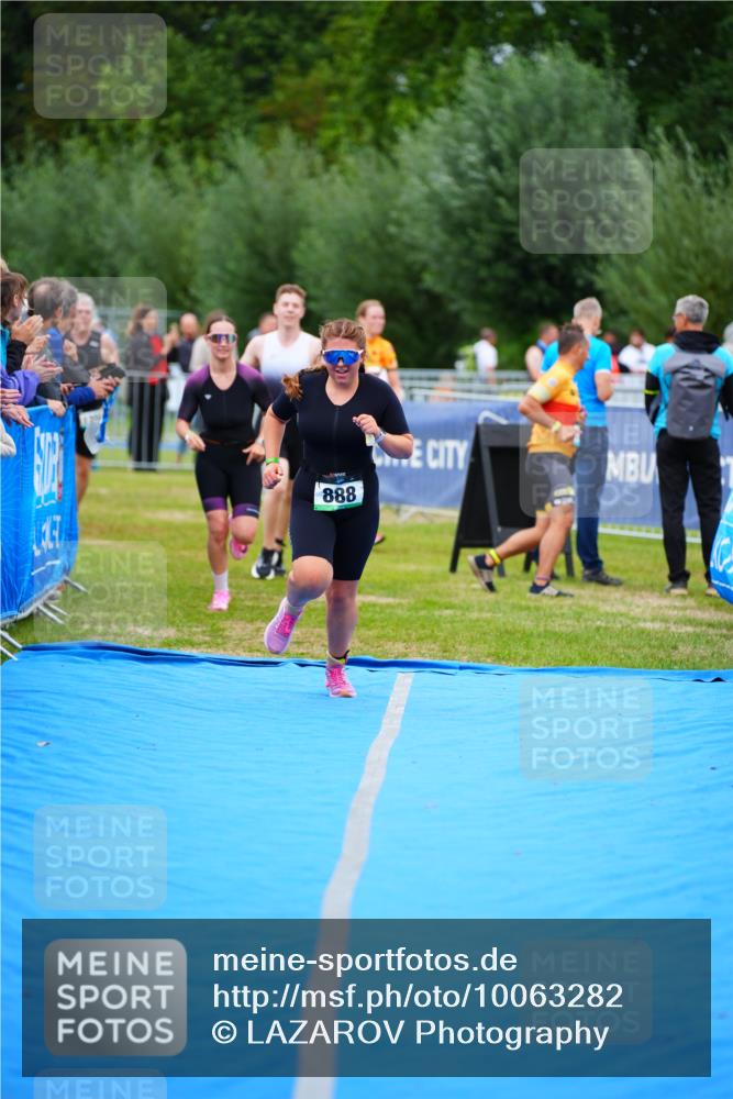 30.08.2026 - Elbe Triathlon Hamburg LAZAROV Photography http://msf.ph/oto/10063282 30.08.2026 11:54:26 Ziel 888, 1350, 1378, 1387 meine-sportfotos.de