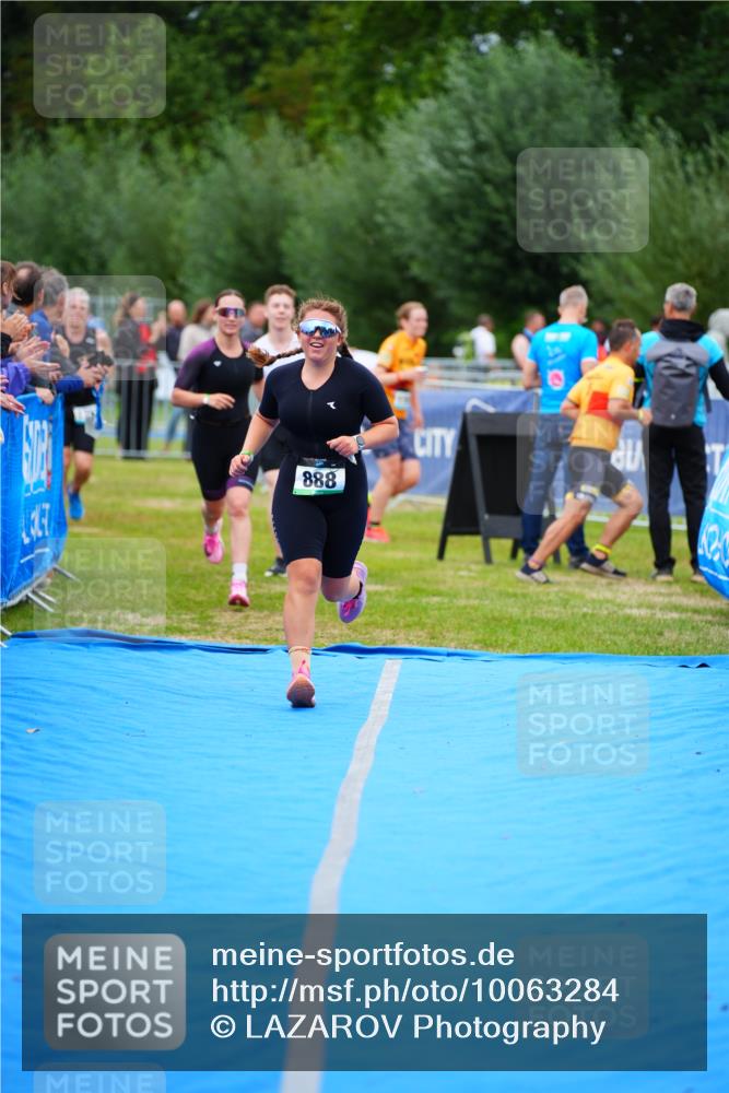 30.08.2026 - Elbe Triathlon Hamburg LAZAROV Photography http://msf.ph/oto/10063284 30.08.2026 11:54:26 Ziel 888, 1350, 1378, 1387 meine-sportfotos.de