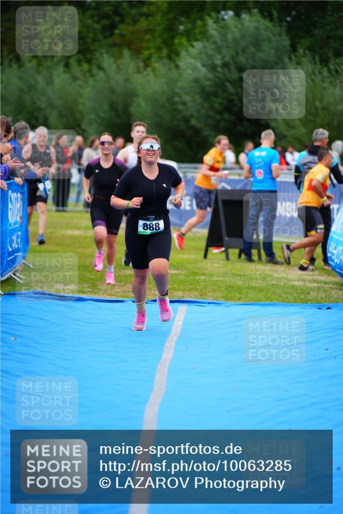 30.08.2026 - Elbe Triathlon Hamburg LAZAROV Photography http://msf.ph/oto/10063285 30.08.2026 11:54:26 Ziel 888, 1350, 1378, 1387 meine-sportfotos.de