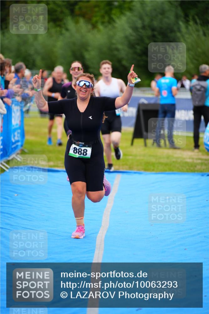 30.08.2026 - Elbe Triathlon Hamburg LAZAROV Photography http://msf.ph/oto/10063293 30.08.2026 11:54:28 Ziel 888, 1350, 1378, 1387 meine-sportfotos.de