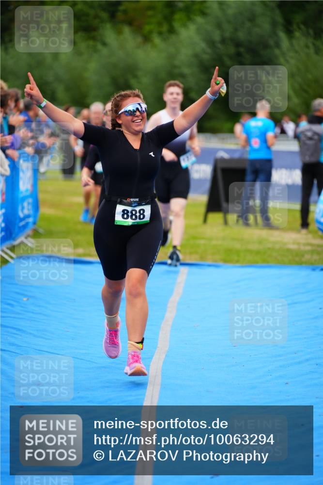 30.08.2026 - Elbe Triathlon Hamburg LAZAROV Photography http://msf.ph/oto/10063294 30.08.2026 11:54:28 Ziel 888, 1350, 1378, 1387 meine-sportfotos.de
