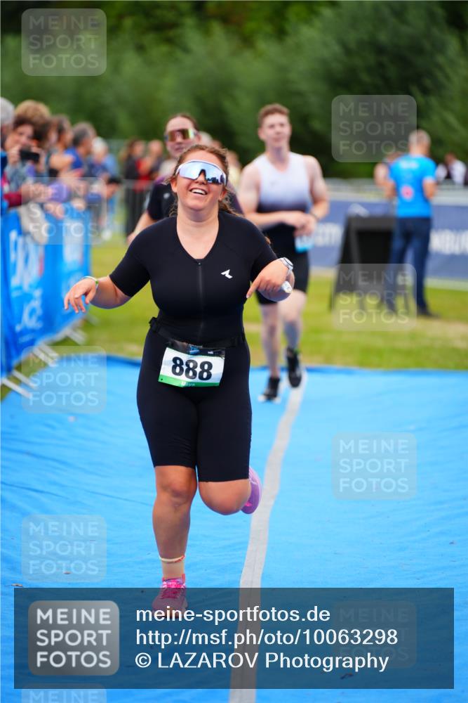 30.08.2026 - Elbe Triathlon Hamburg LAZAROV Photography http://msf.ph/oto/10063298 30.08.2026 11:54:29 Ziel 888, 1350, 1378, 1387 meine-sportfotos.de