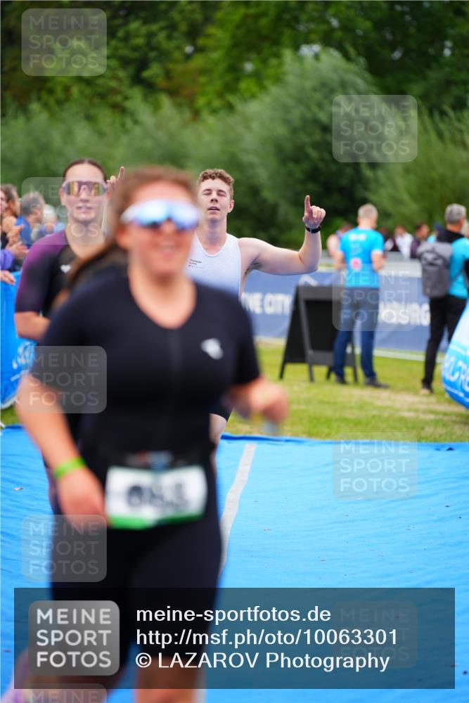 30.08.2026 - Elbe Triathlon Hamburg LAZAROV Photography http://msf.ph/oto/10063301 30.08.2026 11:54:30 Ziel 888, 1350, 1378, 1387 meine-sportfotos.de