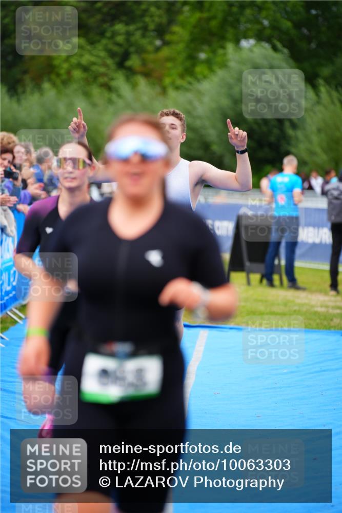 30.08.2026 - Elbe Triathlon Hamburg LAZAROV Photography http://msf.ph/oto/10063303 30.08.2026 11:54:30 Ziel 888, 1350, 1378, 1387 meine-sportfotos.de
