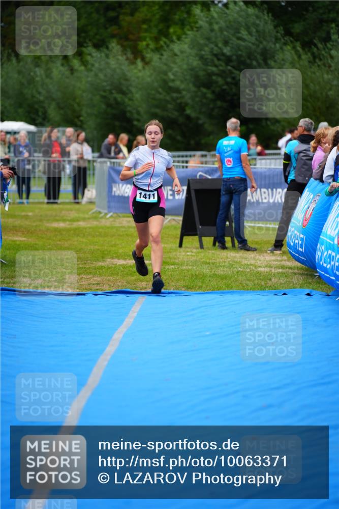 30.08.2026 - Elbe Triathlon Hamburg LAZAROV Photography http://msf.ph/oto/10063371 30.08.2026 11:55:16 Ziel 1411 meine-sportfotos.de