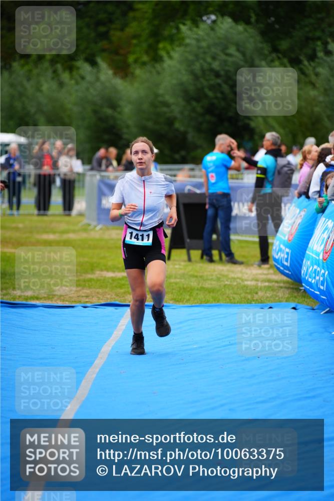 30.08.2026 - Elbe Triathlon Hamburg LAZAROV Photography http://msf.ph/oto/10063375 30.08.2026 11:55:17 Ziel 1411 meine-sportfotos.de