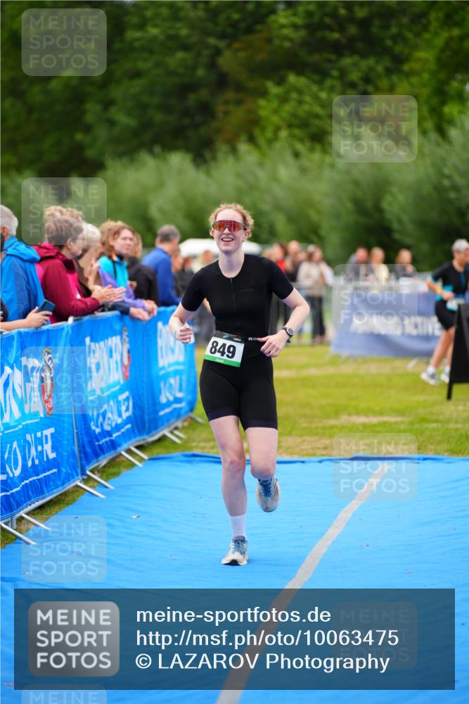 30.08.2026 - Elbe Triathlon Hamburg LAZAROV Photography http://msf.ph/oto/10063475 30.08.2026 11:56:06 Ziel 849, 957 meine-sportfotos.de