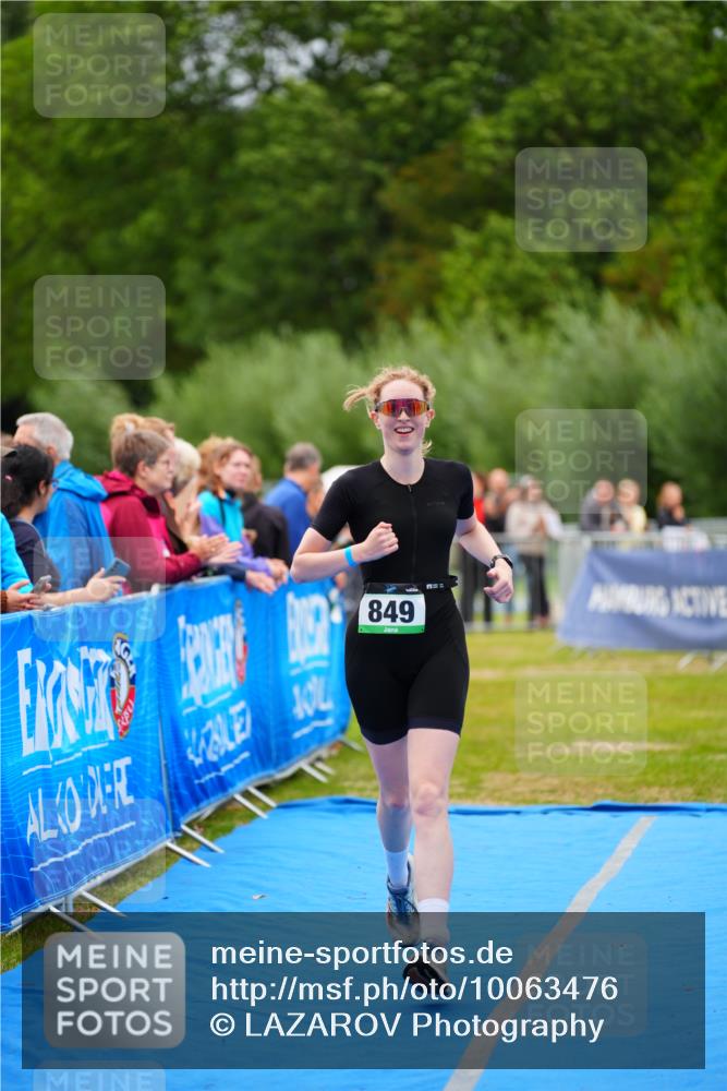30.08.2026 - Elbe Triathlon Hamburg LAZAROV Photography http://msf.ph/oto/10063476 30.08.2026 11:56:06 Ziel 849, 957 meine-sportfotos.de