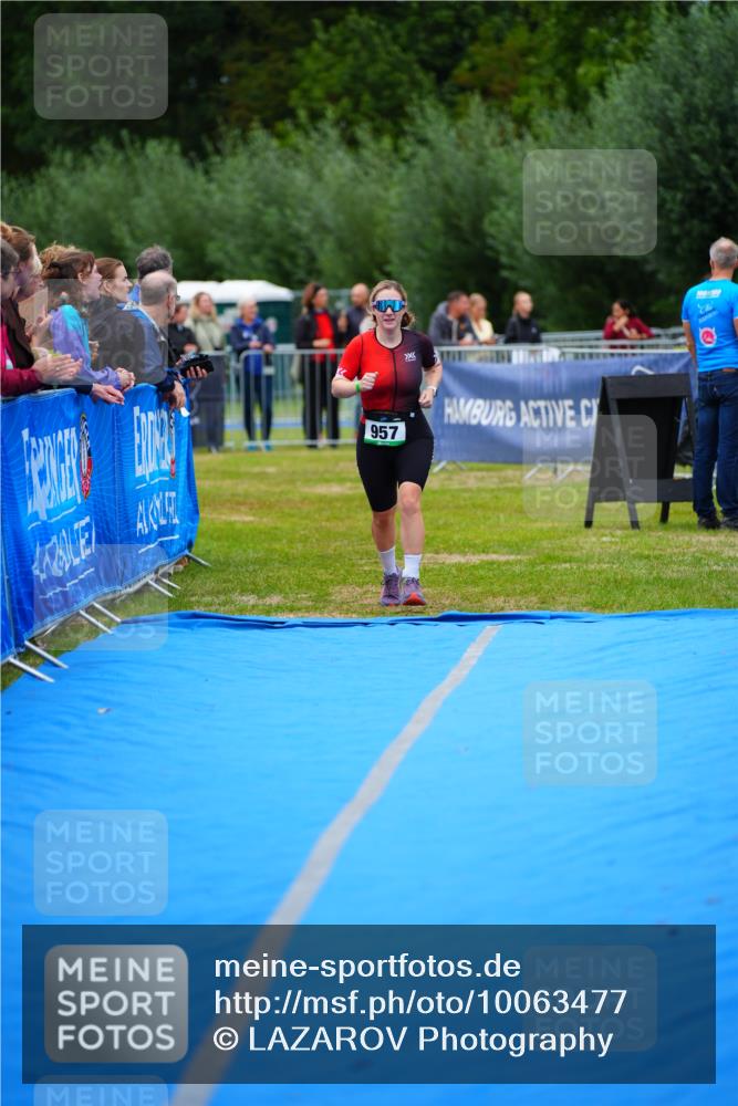30.08.2026 - Elbe Triathlon Hamburg LAZAROV Photography http://msf.ph/oto/10063477 30.08.2026 11:56:11 Ziel 957 meine-sportfotos.de