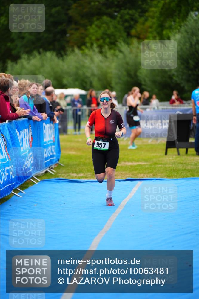 30.08.2026 - Elbe Triathlon Hamburg LAZAROV Photography http://msf.ph/oto/10063481 30.08.2026 11:56:13 Ziel 957 meine-sportfotos.de