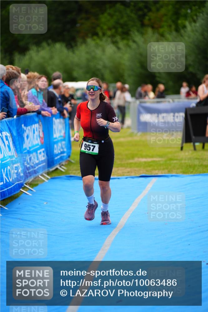 30.08.2026 - Elbe Triathlon Hamburg LAZAROV Photography http://msf.ph/oto/10063486 30.08.2026 11:56:14 Ziel 957 meine-sportfotos.de