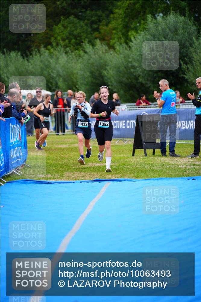 30.08.2026 - Elbe Triathlon Hamburg LAZAROV Photography http://msf.ph/oto/10063493 30.08.2026 11:56:23 Ziel 1174, 1392, 1432 meine-sportfotos.de