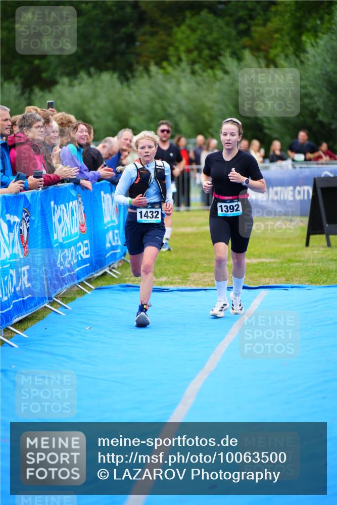 30.08.2026 - Elbe Triathlon Hamburg LAZAROV Photography http://msf.ph/oto/10063500 30.08.2026 11:56:25 Ziel 1174, 1392, 1432 meine-sportfotos.de
