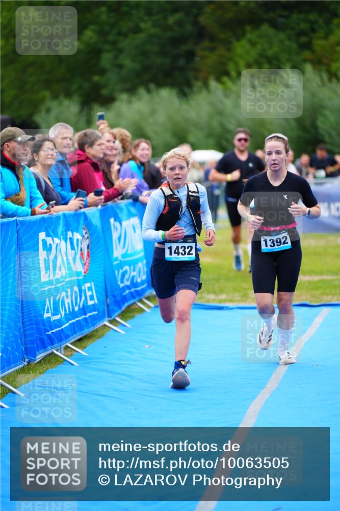 30.08.2026 - Elbe Triathlon Hamburg LAZAROV Photography http://msf.ph/oto/10063505 30.08.2026 11:56:25 Ziel 1174, 1392, 1432 meine-sportfotos.de