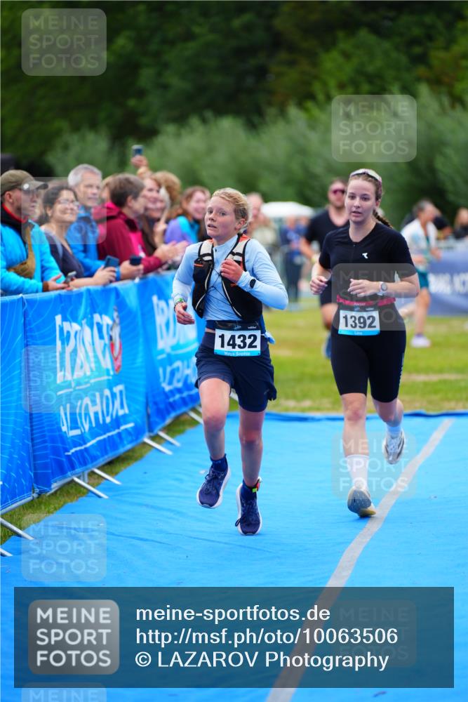 30.08.2026 - Elbe Triathlon Hamburg LAZAROV Photography http://msf.ph/oto/10063506 30.08.2026 11:56:25 Ziel 1174, 1392, 1432 meine-sportfotos.de