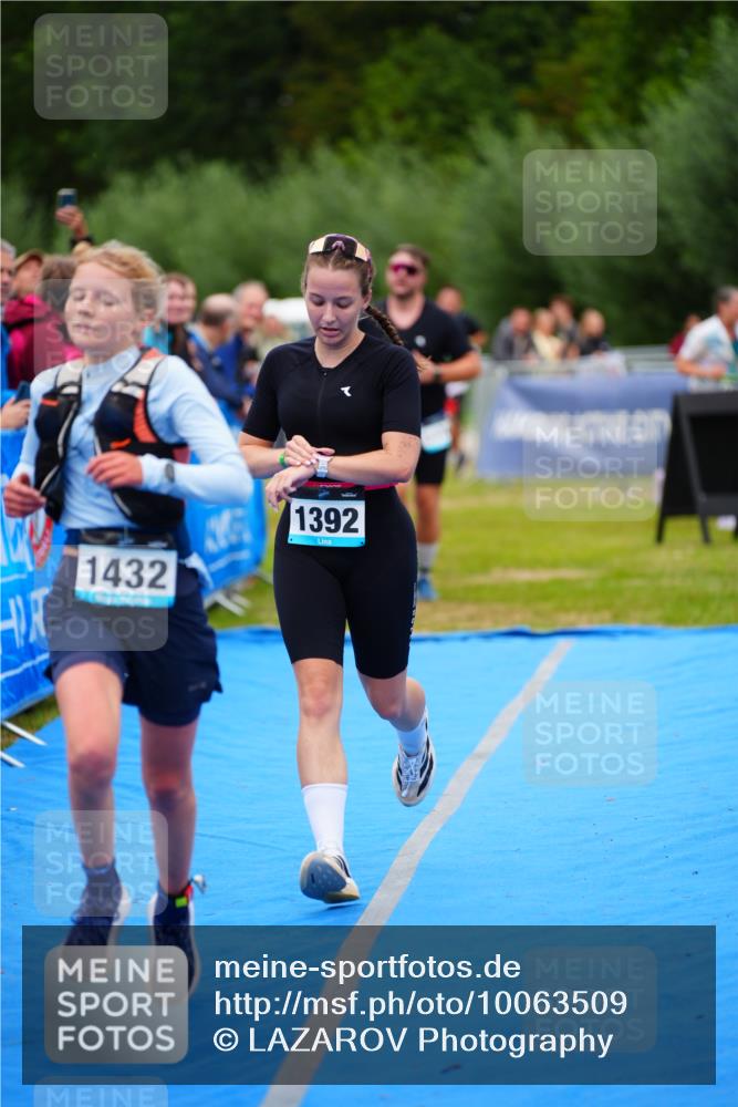 30.08.2026 - Elbe Triathlon Hamburg LAZAROV Photography http://msf.ph/oto/10063509 30.08.2026 11:56:26 Ziel 1174, 1392, 1432 meine-sportfotos.de