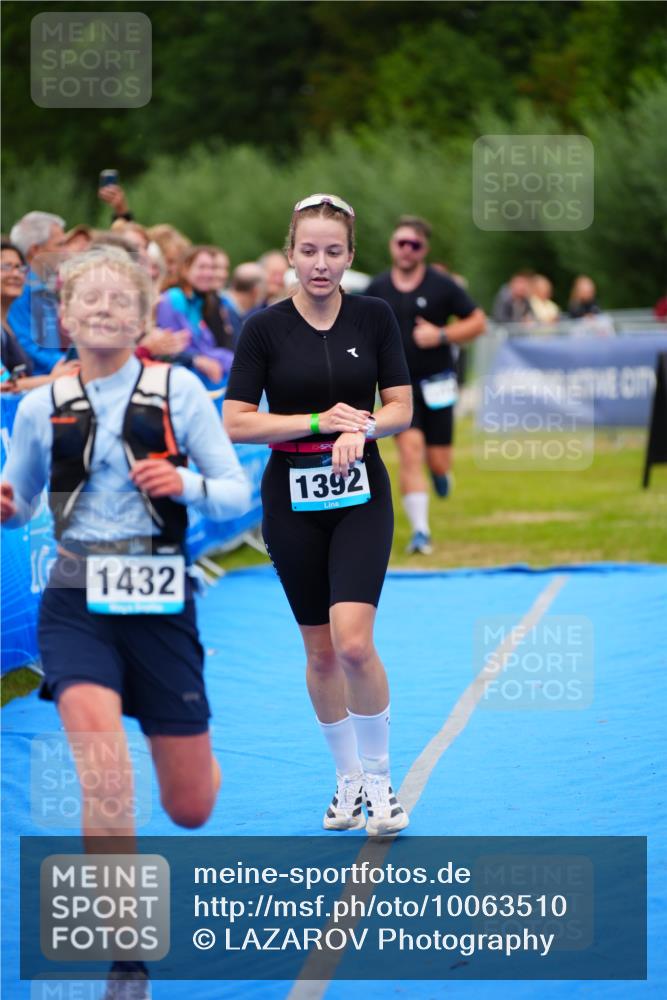 30.08.2026 - Elbe Triathlon Hamburg LAZAROV Photography http://msf.ph/oto/10063510 30.08.2026 11:56:26 Ziel 1174, 1392, 1432 meine-sportfotos.de